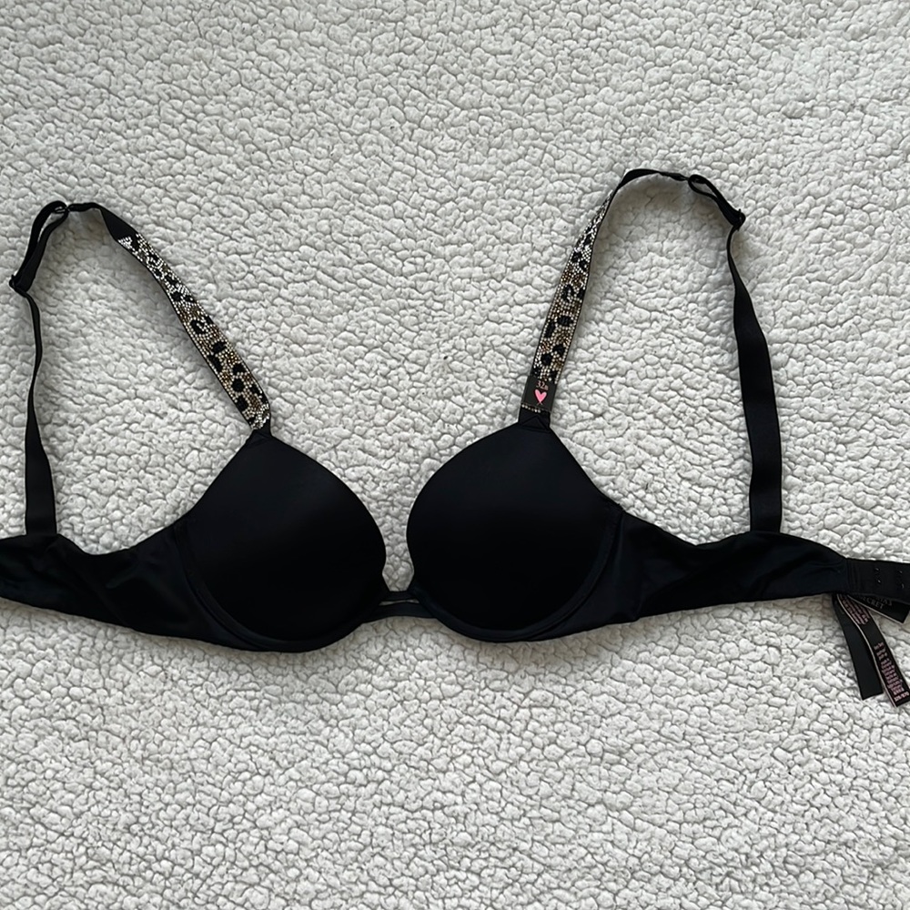 Victoria’s Secret 32B black bra